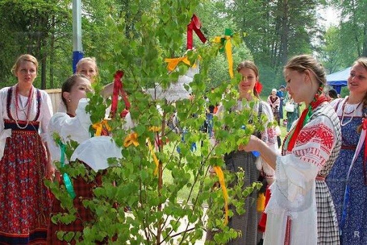 история праздника троица