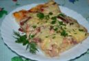 Пицца с курицей, колбасой и сыром