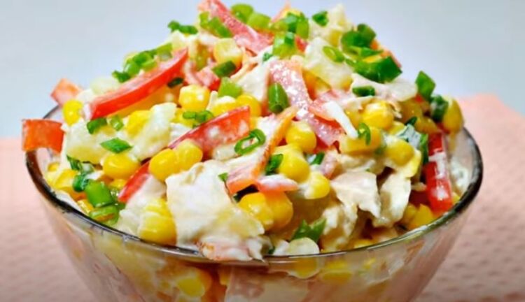 Легкий диетический салат из курицы и свежих ананасов
