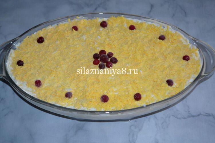 салат с ананасами и курицей