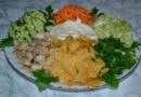 салат ромашка с чипсами