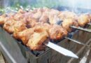 Сочный шашлык из куриной грудки на мангале