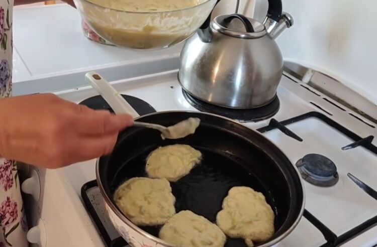 Самый вкусный рецепт оладьев из кабачков на кефире 