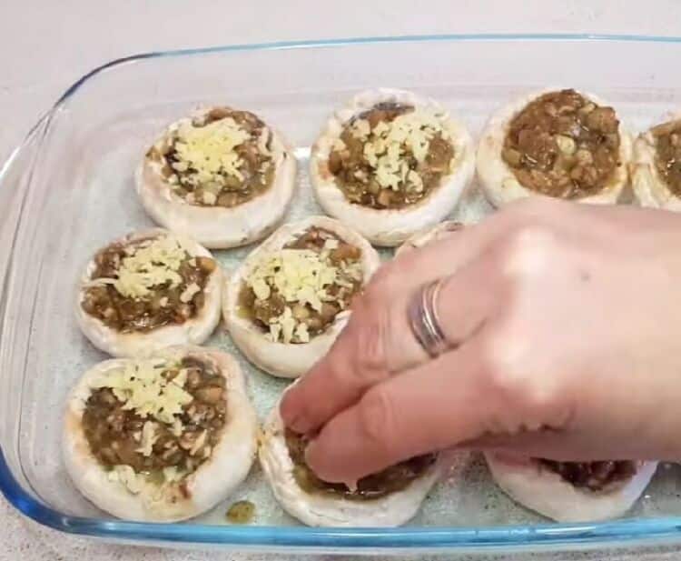 Houby plněné a pečené v troubě bez masa