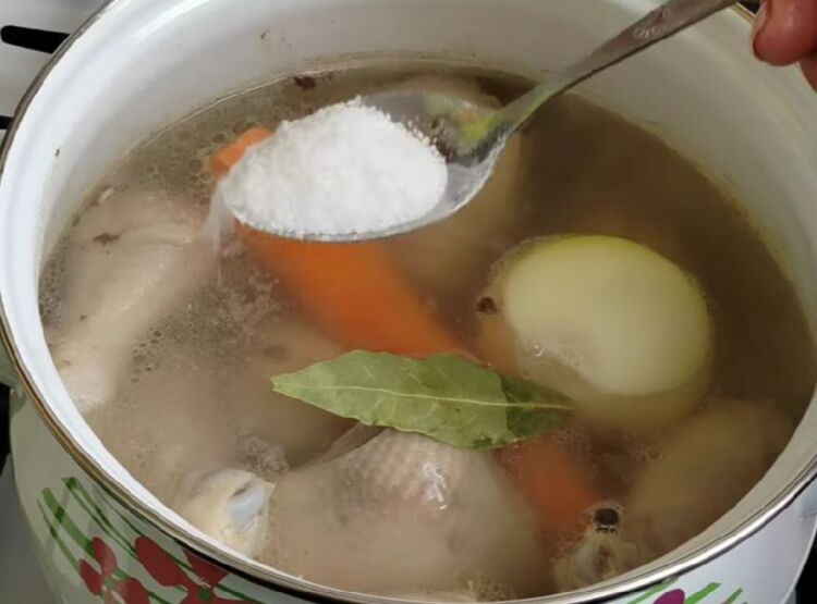 Вкусное заливное из куриных ножек с желатином