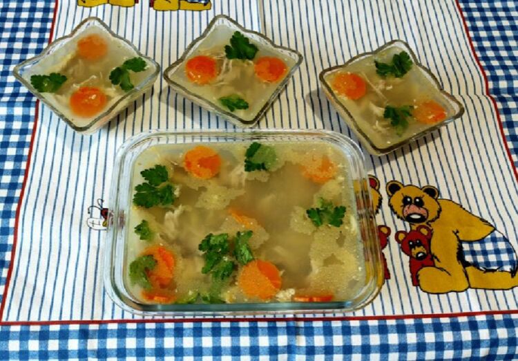 Рецепт студня из куриных окорочков на праздничный стол