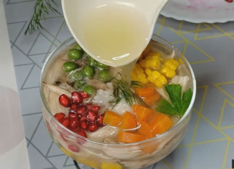 Вкусное заливное из куриных ножек с желатином