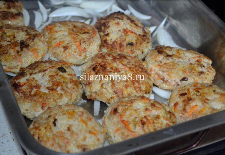 котлеты с рисом и фаршем в духовке с подливкой