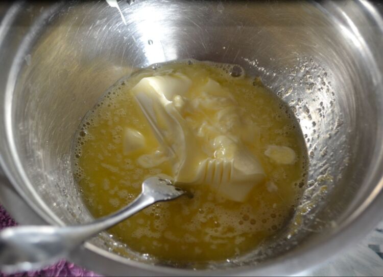 Орешки с вареной сгущенкой в орешнице