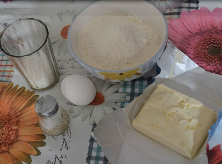 Орешки с вареной сгущенкой в орешнице
