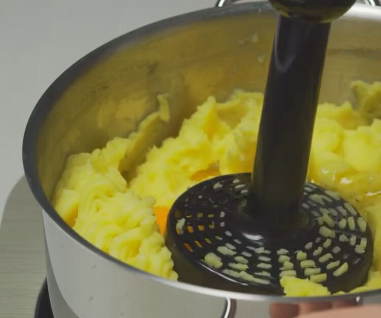 Запеканка из картофельного пюре с фаршем в духовке