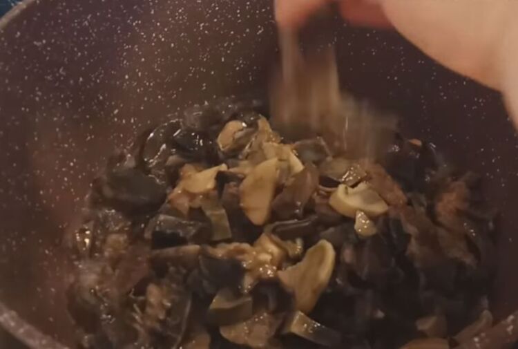 солянка с капустой и грибами на зиму в банках - рецепт