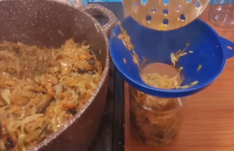 солянка с капустой и грибами на зиму в банках - рецепт