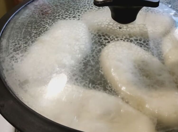 жареные пирожки с капустой на сковороде на дрожжах и воде
